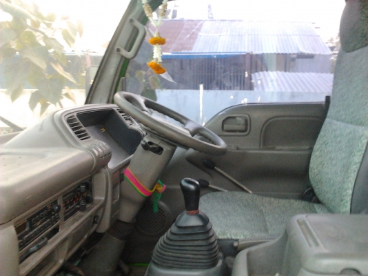 ต้องการขายหกล้อisuzu