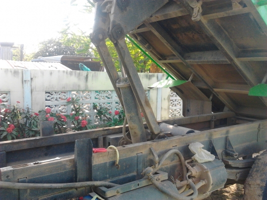 ต้องการขายหกล้อisuzu