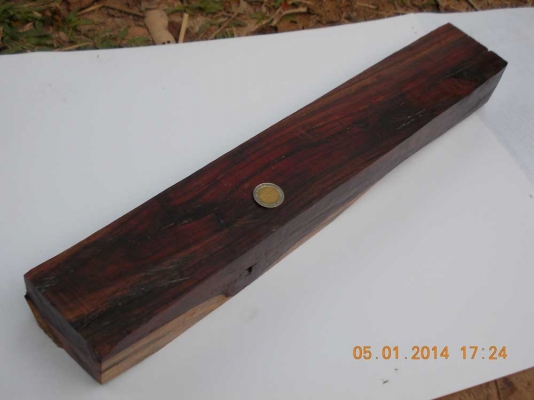 ขายไม้พะยูง 1 ท่อนขนาด 6 x 8.5 ซม.  ยาว 53 ซม. ครับ