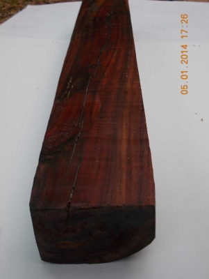 ขายไม้พะยูง 1 ท่อนขนาด 6 x 8.5 ซม.  ยาว 53 ซม. ครับ