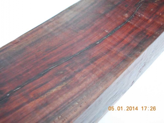 ขายไม้พะยูง 1 ท่อนขนาด 6 x 8.5 ซม.  ยาว 53 ซม. ครับ