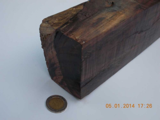 ขายไม้พะยูง 1 ท่อนขนาด 6 x 8.5 ซม.  ยาว 53 ซม. ครับ