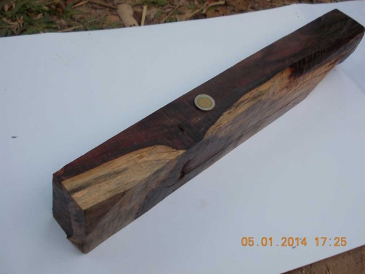 ขายไม้พะยูง 1 ท่อนขนาด 6 x 8.5 ซม.  ยาว 53 ซม. ครับ