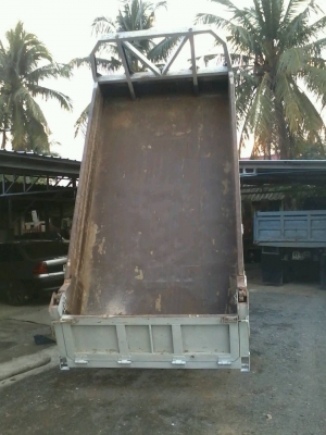 สี่ล้อกลางดั้ฟ สี่ล้อกลางดั้ฟ