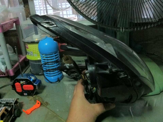 ขายไปแล้วครับ ขอขอบคุณผู้ซื้อที่ขับรถมาีรับถึง หมู่บ้านชวนชม พุทธมลฑล สาย 8 เป็นอย่างสูงครับ โคมไฟหน้า นูโว MX 115 แท้ติดรถ ราคาพร้อมส่งพัสดุ มารับเองลดได้ครับ