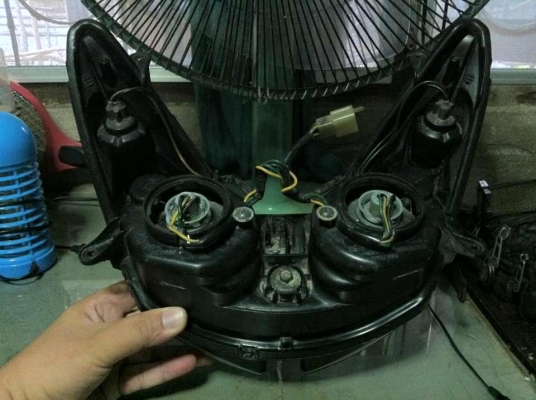 ขายไปแล้วครับ ขอขอบคุณผู้ซื้อที่ขับรถมาีรับถึง หมู่บ้านชวนชม พุทธมลฑล สาย 8 เป็นอย่างสูงครับ โคมไฟหน้า นูโว MX 115 แท้ติดรถ ราคาพร้อมส่งพัสดุ มารับเองลดได้ครับ