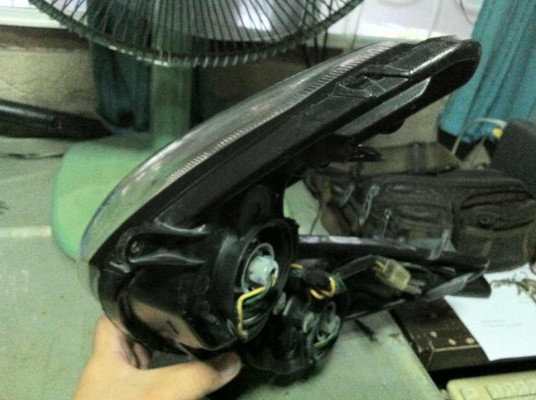 ขายไปแล้วครับ ขอขอบคุณผู้ซื้อที่ขับรถมาีรับถึง หมู่บ้านชวนชม พุทธมลฑล สาย 8 เป็นอย่างสูงครับ โคมไฟหน้า นูโว MX 115 แท้ติดรถ ราคาพร้อมส่งพัสดุ มารับเองลดได้ครับ