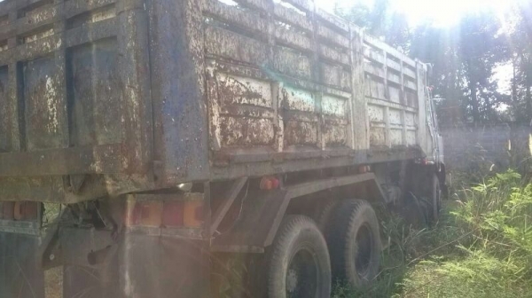 รถฮีโน่ 10 ล้อดั้ม F18   187 แรงม้า. สนใจติดต่อ 081 - 6079515