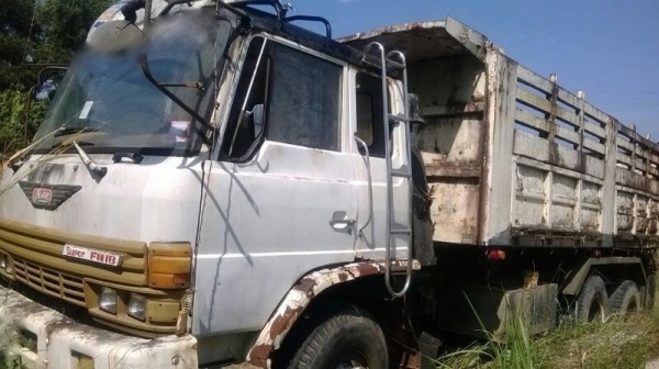 รถฮีโน่ 10 ล้อดั้ม F18   187 แรงม้า. สนใจติดต่อ 081 - 6079515