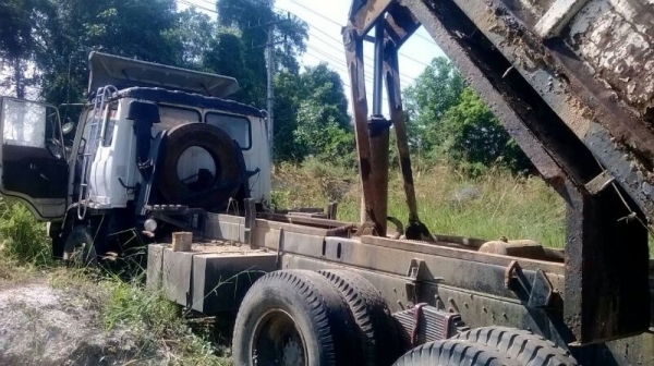 รถฮีโน่ 10 ล้อดั้ม F18   187 แรงม้า. สนใจติดต่อ 081 - 6079515