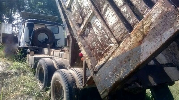 รถฮีโน่ 10 ล้อดั้ม F18   187 แรงม้า. สนใจติดต่อ 081 - 6079515