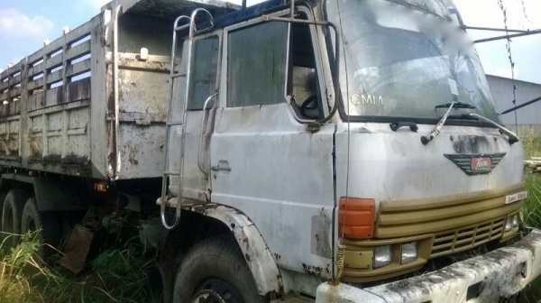 รถฮีโน่ 10 ล้อดั้ม F18   187 แรงม้า. สนใจติดต่อ 081 - 6079515