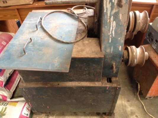 เครื่องดัดเหล็ดตัวใหญ่