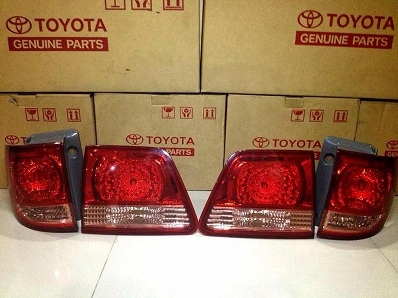 ไฟท้าย Fortuner ครบชุดของแท้ ไม่มีแตกร้าว ตจว ส่ง พกง ได้ครับ