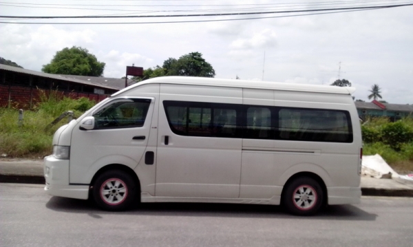 ขายรถตู้ TOYOTA HIACE COMMUTER D4D 2.5 MT ปี 2010 แต่ง VIP สุดๆ ขายรถตู้ TOYOTA HIACE COMMUTER D4D 2.5 MT ปี 2010 แต่ง VIP สุดๆ