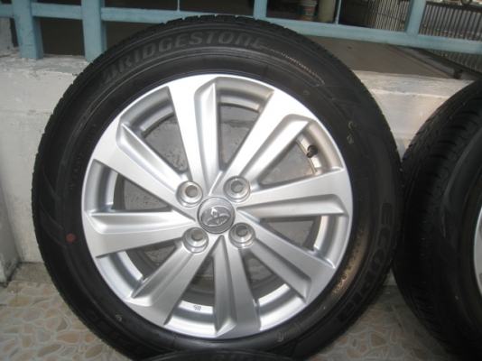 ขายล้อแม็กป้ายแดงถอดศูนย์ Toyota yaris 15"x5.5" et45 4รู100 +ยางยางผลิตสัปดาห์ที่ 48ปี 13  สนใจติดต่อเล็กคลองสามครับ (081-3747940)