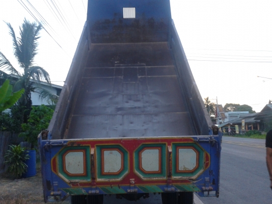 รถหกล้อดั้ม Isuzu