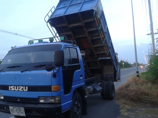 รถหกล้อดั้ม Isuzu