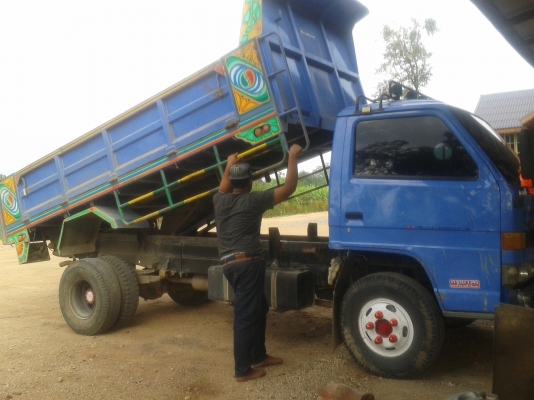 รถหกล้อดั้ม Isuzu