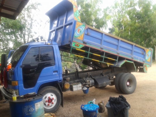 รถหกล้อดั้ม Isuzu