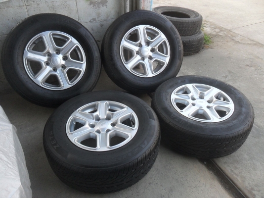 ล้อแม็กฟอด 17นิ้ว 6รู พร้อมยาง 265/65R17ปี11 สวยๆ 4 ล้อ ราคา 7700 บาท ล้อแม็กฟอด 17นิ้ว 6รู พร้อมยาง 265/65R17ปี11 สวยๆ 4 ล้อ ราคา 7700 บาท
