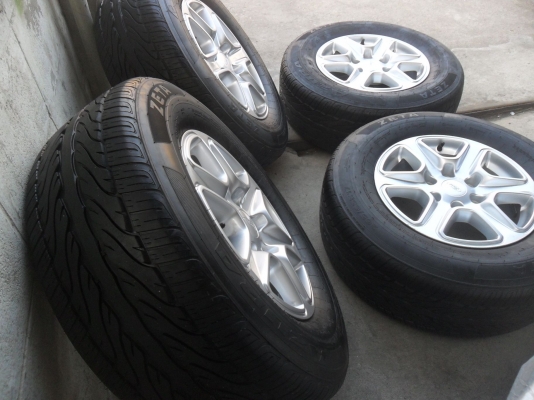 ล้อแม็กฟอด 17นิ้ว 6รู พร้อมยาง 265/65R17ปี11 สวยๆ 4 ล้อ ราคา 7700 บาท ล้อแม็กฟอด 17นิ้ว 6รู พร้อมยาง 265/65R17ปี11 สวยๆ 4 ล้อ ราคา 7700 บาท