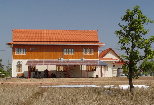 42 แผง x 280 วัตต์ + อินเวอร์เตอร์ UPS + กริดไทน์ 2x6 กิโลวัตต์ +แบตเตอร์รี่ 8x190 Ah