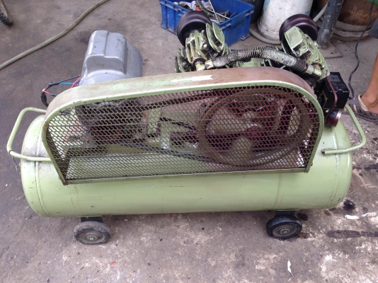 ขายปั้มลม SWAN มอเตอร์ Toshiba 1 HP. ไฟบ้าน วิ่งนิ่ม สภาพสวยมาก พร้อมใช้งาน