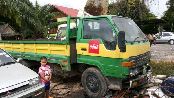 ขายรถ 6 ล้อกระบะคาร์โก้ TOYOTA BU87 เครื่อง 14B 115 แรงม้า เกียร์สั้น ปี 2538 กระบะยาว 4.40 เมตร ทะเบียนพร้อม ราคา 300000