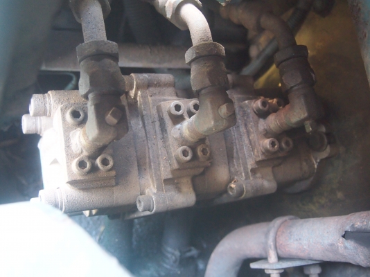 ขายด่วน 200,000 komatsu 28uu-2 โซ่เปลี่ยนใหม่แล้ว รถใช้งานอยู่ตลอด โทร 080-1253450 ต่อรองได้