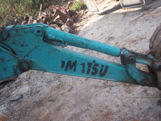 ขายด่วน 200,000 komatsu 28uu-2 โซ่เปลี่ยนใหม่แล้ว รถใช้งานอยู่ตลอด โทร 080-1253450 ต่อรองได้