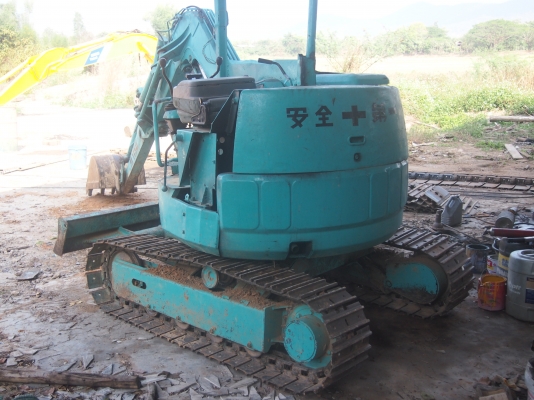 ขายด่วน 200,000 komatsu 28uu-2 โซ่เปลี่ยนใหม่แล้ว รถใช้งานอยู่ตลอด โทร 080-1253450 ต่อรองได้