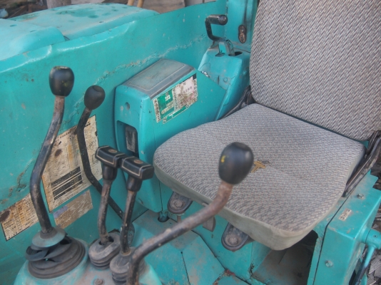 ขายด่วน 200,000 komatsu 28uu-2 โซ่เปลี่ยนใหม่แล้ว รถใช้งานอยู่ตลอด โทร 080-1253450 ต่อรองได้