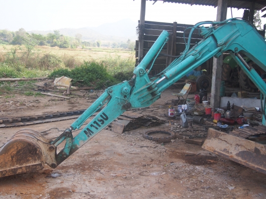 ขายด่วน 200,000 komatsu 28uu-2 โซ่เปลี่ยนใหม่แล้ว รถใช้งานอยู่ตลอด โทร 080-1253450 ต่อรองได้