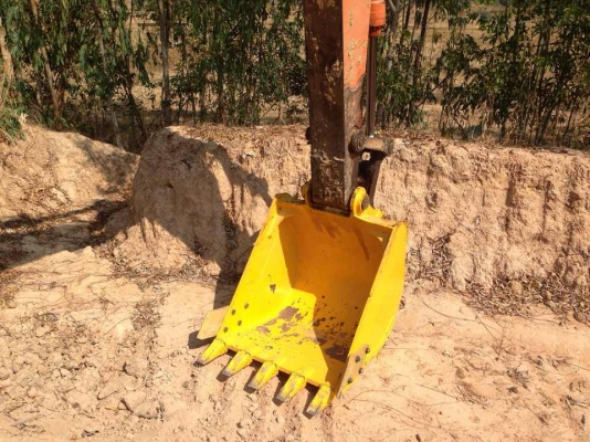 **880,000 บ.ต่อรอง**ขาย แบคโฮ HITACHI EX 200-3 เครื่องเดิมปั๊มเดิม ไฟฟ้าหน้าจอครบ แอร์เย็น บูมอาร์มไม่ปะไม่ดาม ช่วงล่างเต็มดี แน่น ทำงานไม่โหลด พร้อมใช้งาน สีสันดี สวย เอกสารเล่มทะเบียนครบ จัดแน็นท์ได้ ราคาต่อรองได้เด้อ พี่น้องครับ