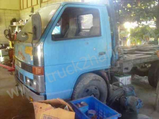 รถบรรทุก 6 ล้อ ยี่ห้อ ISUZU