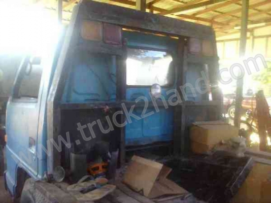 รถบรรทุก 6 ล้อ ยี่ห้อ ISUZU