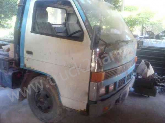 รถบรรทุก 6 ล้อ ยี่ห้อ ISUZU