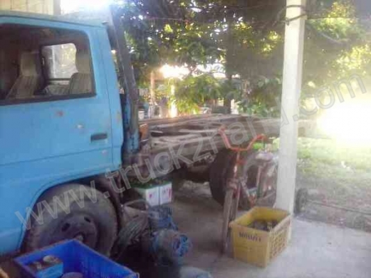 รถบรรทุก 6 ล้อ ยี่ห้อ ISUZU