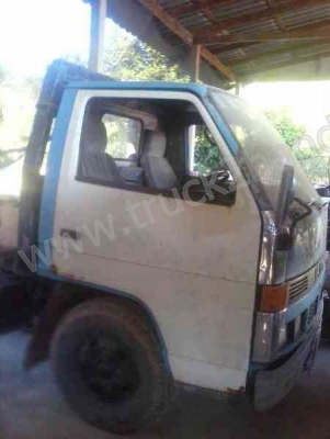 รถบรรทุก 6 ล้อ ยี่ห้อ ISUZU