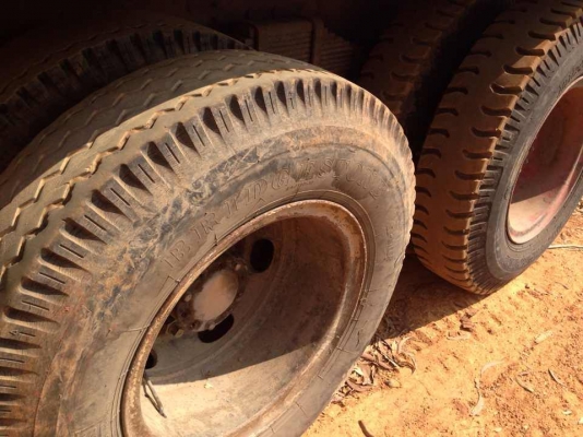 **395,000 บ.ต่อรอง**ขาย10ล้อเพลาเดียวล่อง HINO KT925 เครื่องเดิมเกียร์เดิม EH700 168แรง เครื่องดีไม่เยิ้ม แรงดี  ช่วงล่างเดิม คัสซีสวยเดิมไม่ปะไม่ดาม กระบะพื้นเหล็กคอกเหล็กกล่องสภาพดี ไม่ผุ ยางดี10เส้น หัวบางเดิมไม่ผุ ภายในเก๋งดีคอนโซลครบ พ.พาวเวอร์ เบรคก