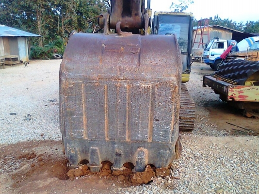 รถขุด KOMATSU PC200-6 รถสวย ใช้งานดี มีแอร์เย็บเฉียบ