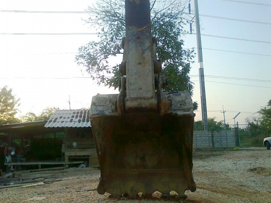 รถขุด KOMATSU PC200-6 รถสวย ใช้งานดี มีแอร์เย็บเฉียบ