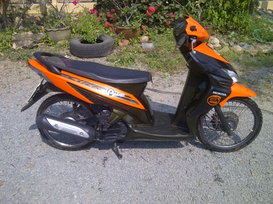 honda click play 13500 .-  ไม่ได้ขี่แล้วรถที่บ้านหลายคัน