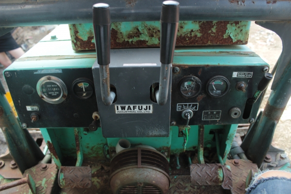 ขายรถแทรกเตอร์ดันดิน IWAFUJI CS-50 เครื่อง IZUSU 4สูบ ใบมีด6ทิศทาง มีกระบะยกดั้มได้ มีวิ้นราก ราคา 490,000 บาท ขายรถแทรกเตอร์ดันดิน IWAFUJI CS-50 เครื่อง IZUSU 4สูบ ใบมีด6ทิศทาง มีกระบะยกดั้มได้ มีวิ้นราก ราคา 490,000 บาท