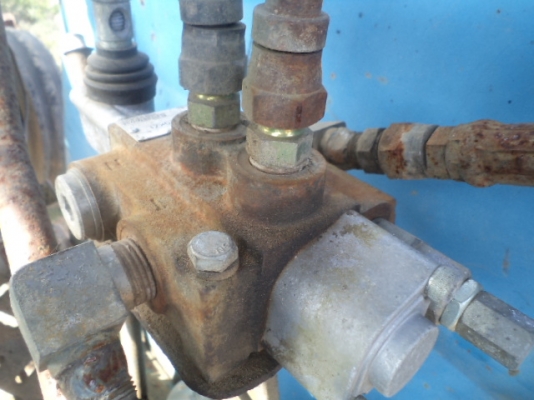 นาทีทองต้องการขาย รถไถ LEY LAND MODEL 272  71 HP ราคาวันนี้ลดอีกทีครับเคาะครั้งสุดท้าย เหลือเต็มๆ 90000