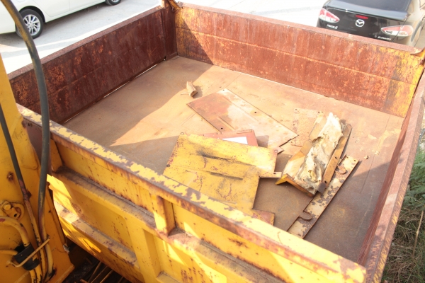 ขายรถบรรทุกดั้มเปอร์ตีนตะขาบแทรกเหล็ก KOMATSU CD 40C-1 มีเครนติด 3ตัน ยกดั้มได้ ราคา 590,000 บาท ขายรถบรรทุกดั้มเปอร์ตีนตะขาบแทรกเหล็ก KOMATSU CD 40C-1 มีเครนติด 3ตัน ยกดั้มได้ ราคา 590,000 บาท