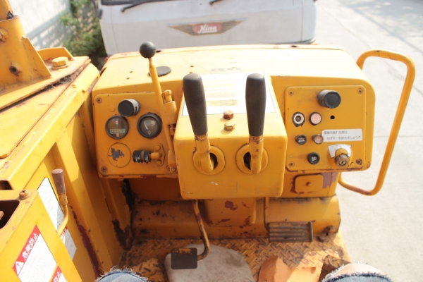 ขายรถบรรทุกดั้มเปอร์ตีนตะขาบแทรกเหล็ก KOMATSU CD 40C-1 มีเครนติด 3ตัน ยกดั้มได้ ราคา 590,000 บาท ขายรถบรรทุกดั้มเปอร์ตีนตะขาบแทรกเหล็ก KOMATSU CD 40C-1 มีเครนติด 3ตัน ยกดั้มได้ ราคา 590,000 บาท