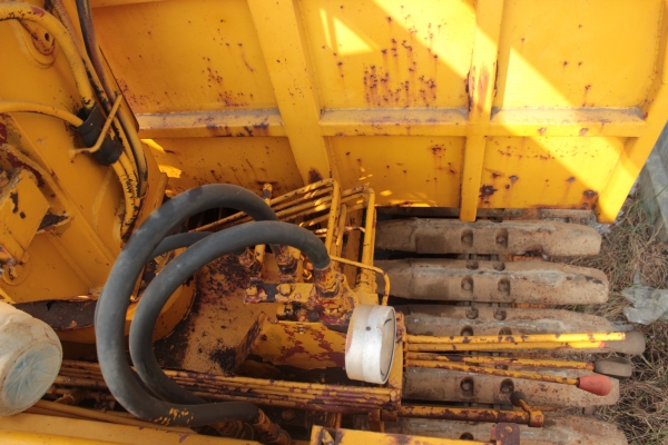 ขายรถบรรทุกดั้มเปอร์ตีนตะขาบแทรกเหล็ก KOMATSU CD 40C-1 มีเครนติด 3ตัน ยกดั้มได้ ราคา 590,000 บาท ขายรถบรรทุกดั้มเปอร์ตีนตะขาบแทรกเหล็ก KOMATSU CD 40C-1 มีเครนติด 3ตัน ยกดั้มได้ ราคา 590,000 บาท