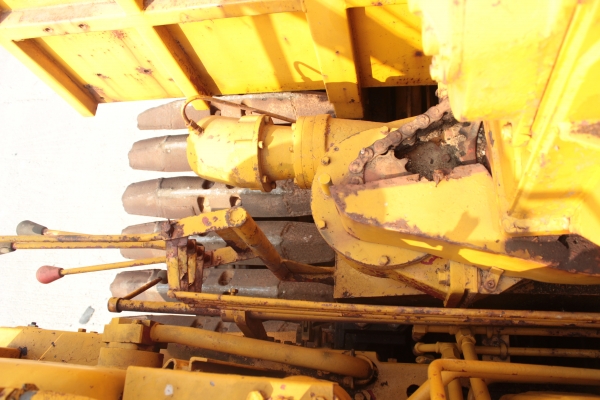 ขายรถบรรทุกดั้มเปอร์ตีนตะขาบแทรกเหล็ก KOMATSU CD 40C-1 มีเครนติด 3ตัน ยกดั้มได้ ราคา 590,000 บาท ขายรถบรรทุกดั้มเปอร์ตีนตะขาบแทรกเหล็ก KOMATSU CD 40C-1 มีเครนติด 3ตัน ยกดั้มได้ ราคา 590,000 บาท